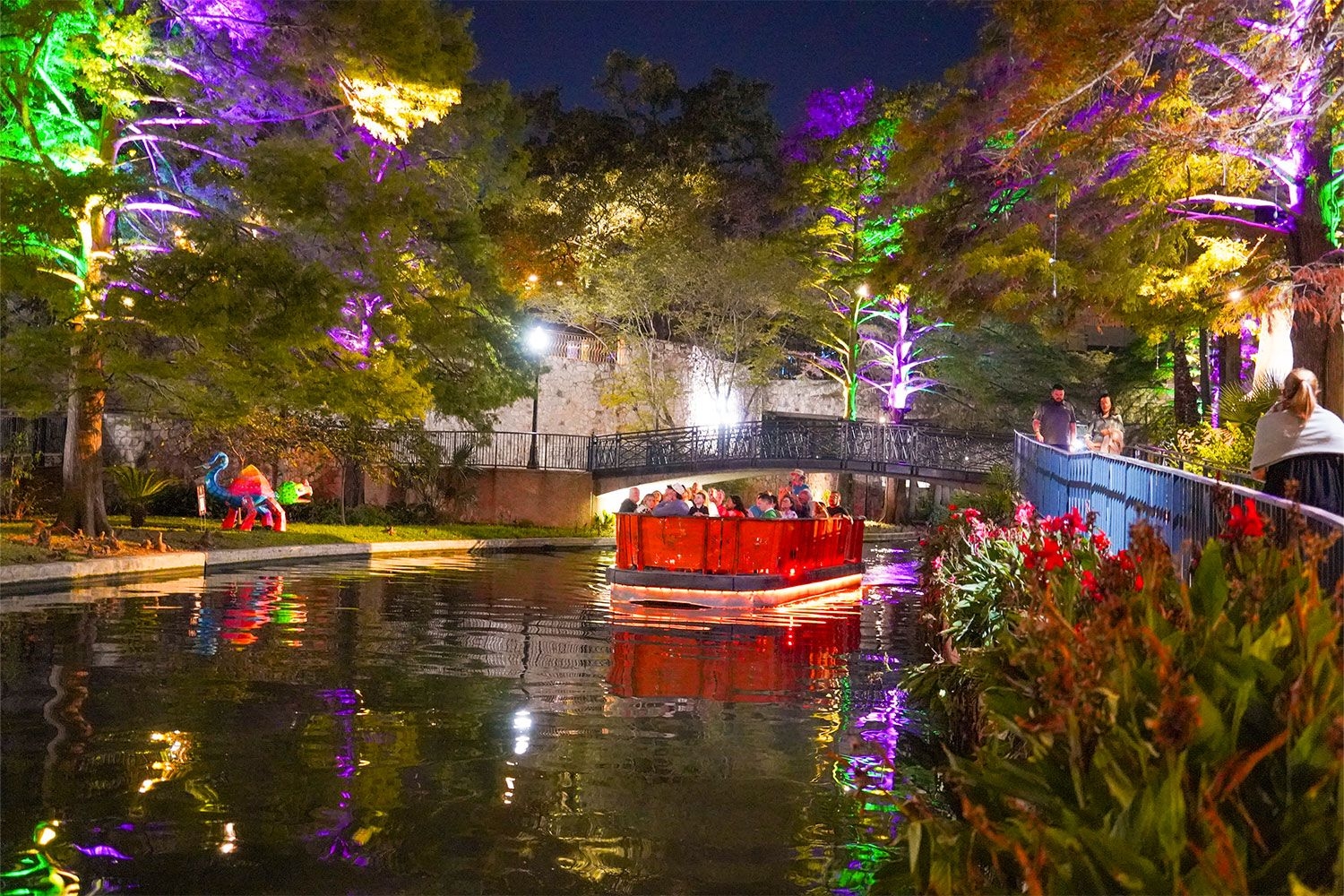 https://res.cloudinary.com/see-sight-tours/image/upload/v1767685115/strapi/Riverwalk_cruise_at_night_35d83f9c39.jpg