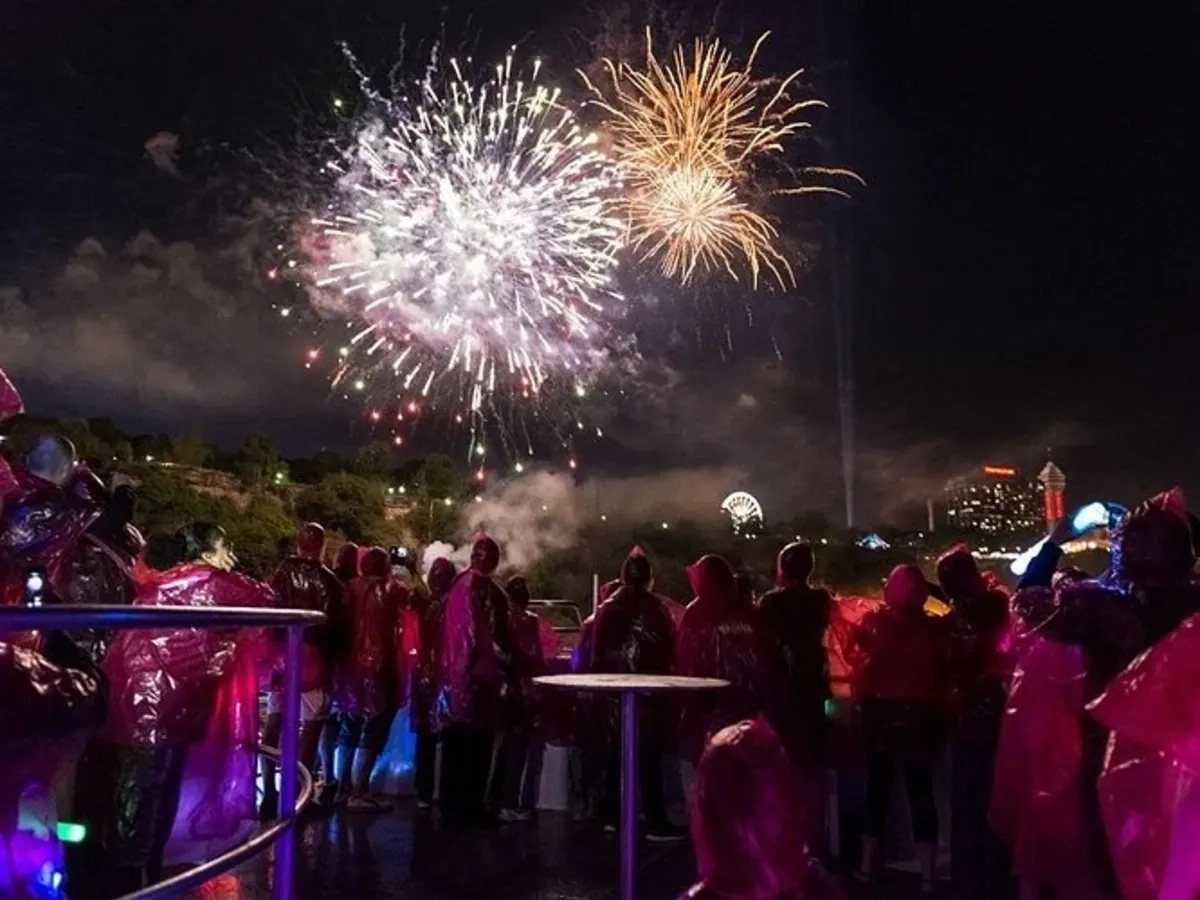 https://res.cloudinary.com/see-sight-tours/image/upload/v1779195722/strapi/Fireworks_3_db3a922f61.webp