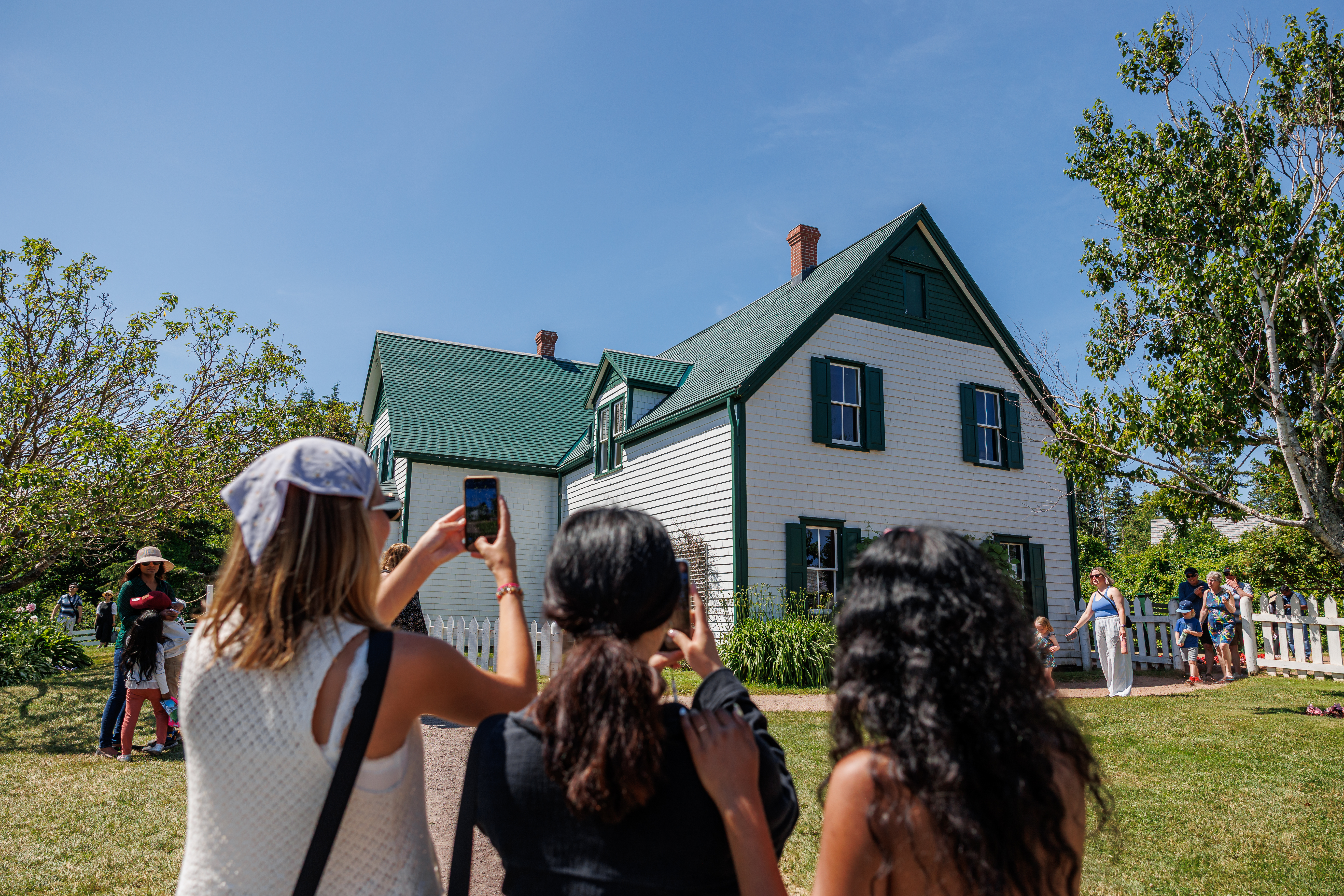 https://res.cloudinary.com/see-sight-tours/image/upload/v1787148917/strapi/PEI_Green_Gables_190303ba23.jpg