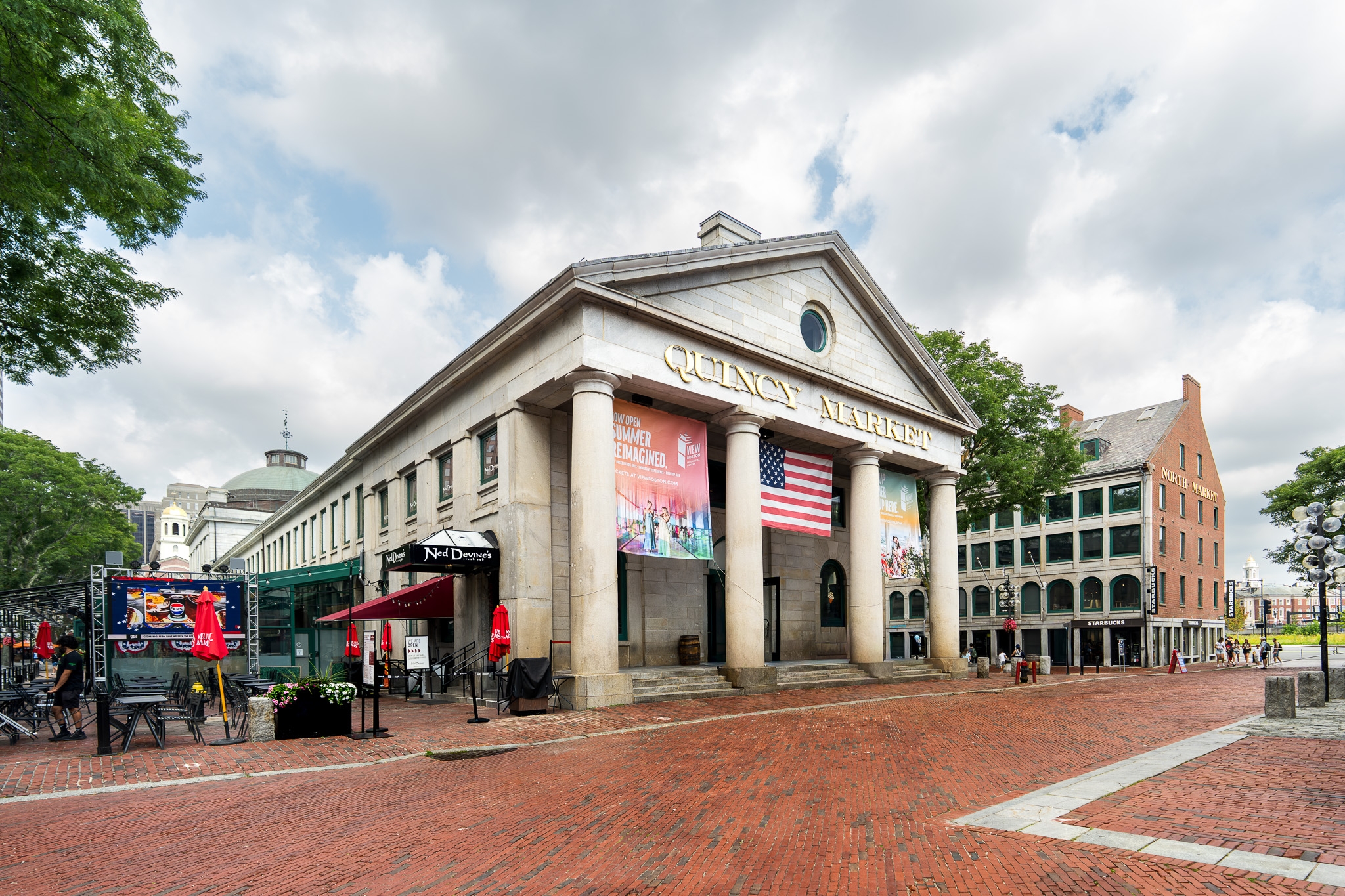 https://res.cloudinary.com/see-sight-tours/image/upload/v1787235330/strapi/Boston_Quincy_Market_ccb13a8203.jpg