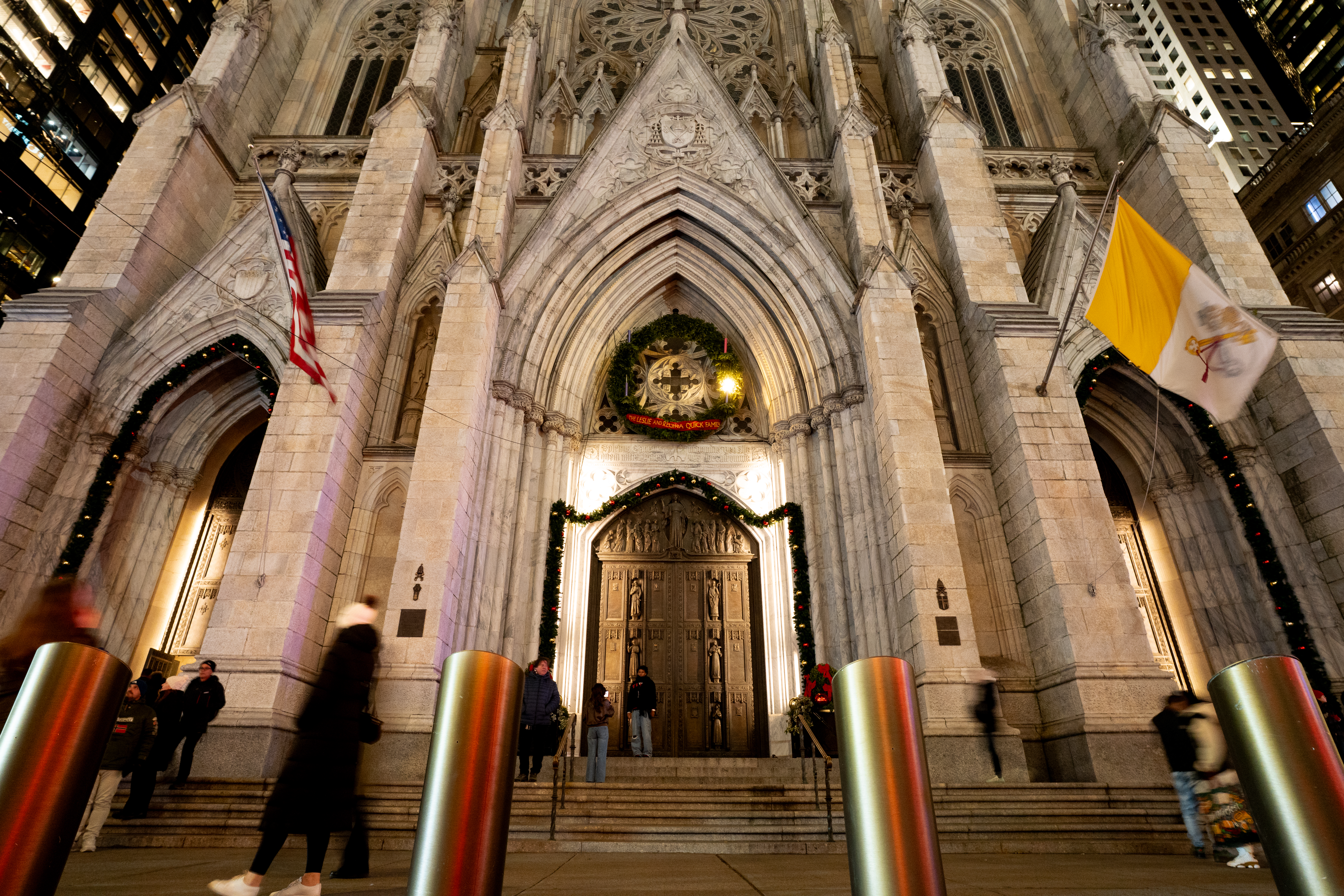 https://res.cloudinary.com/see-sight-tours/image/upload/v1787337581/strapi/SST_NYC_St_Patricks_Cathedral_0002_934aa64ca6.jpg