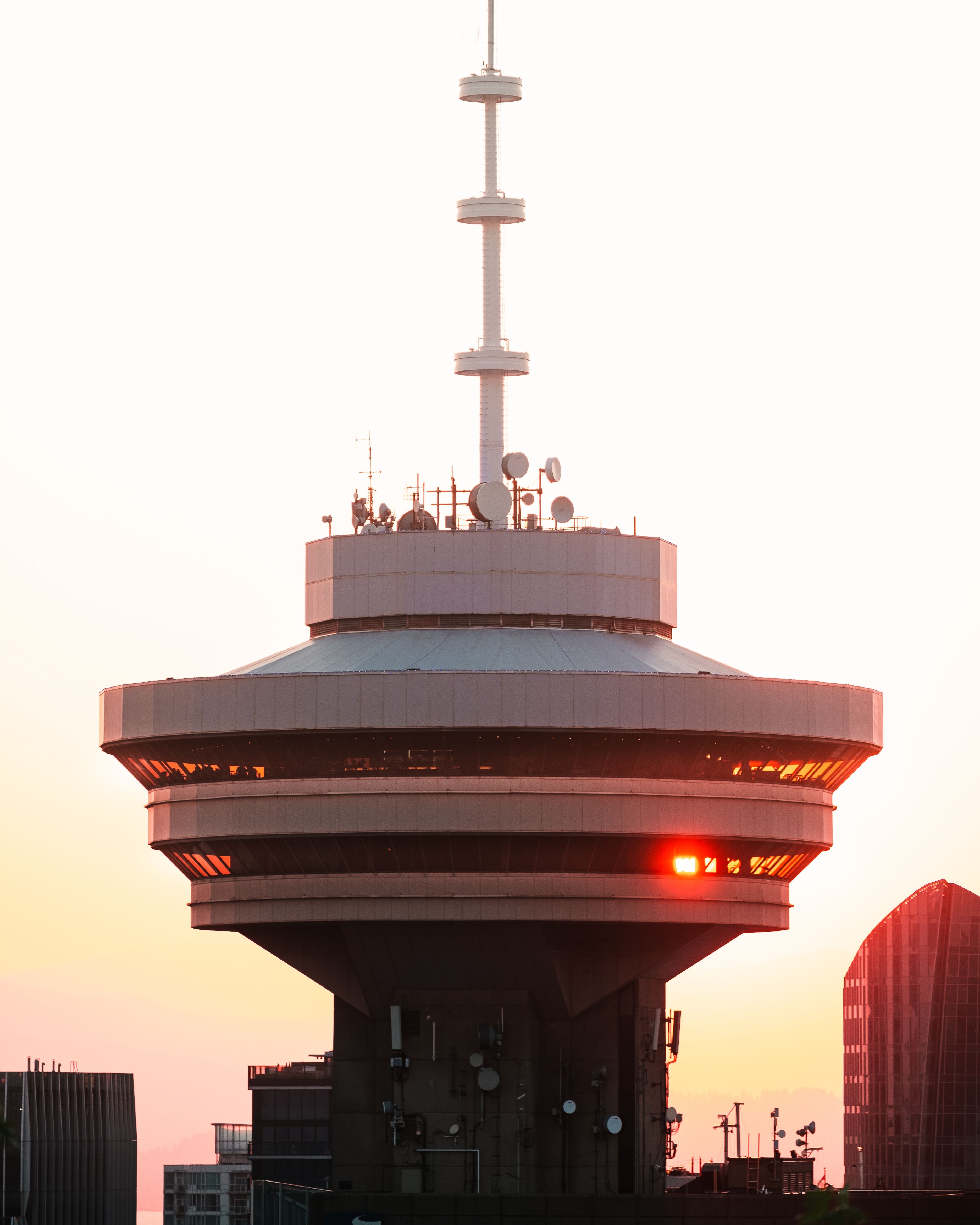 https://res.cloudinary.com/see-sight-tours/image/upload/v1787586513/strapi/Vancouver_Lookout_a4aefd0dfb.jpg