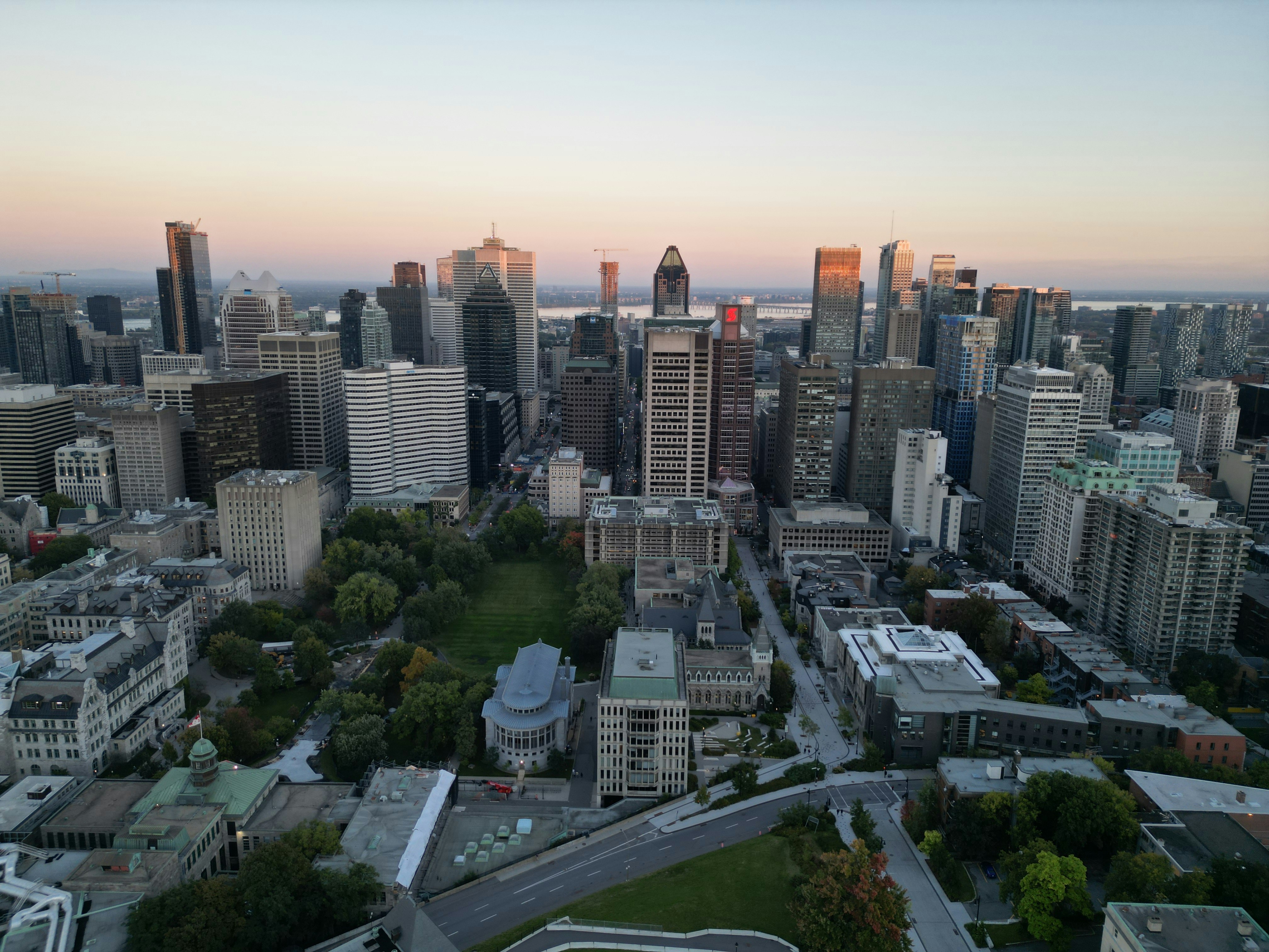 https://res.cloudinary.com/see-sight-tours/image/upload/v1787665367/strapi/Montreal_Mc_Gill_Aerial_f41fff286a.jpg