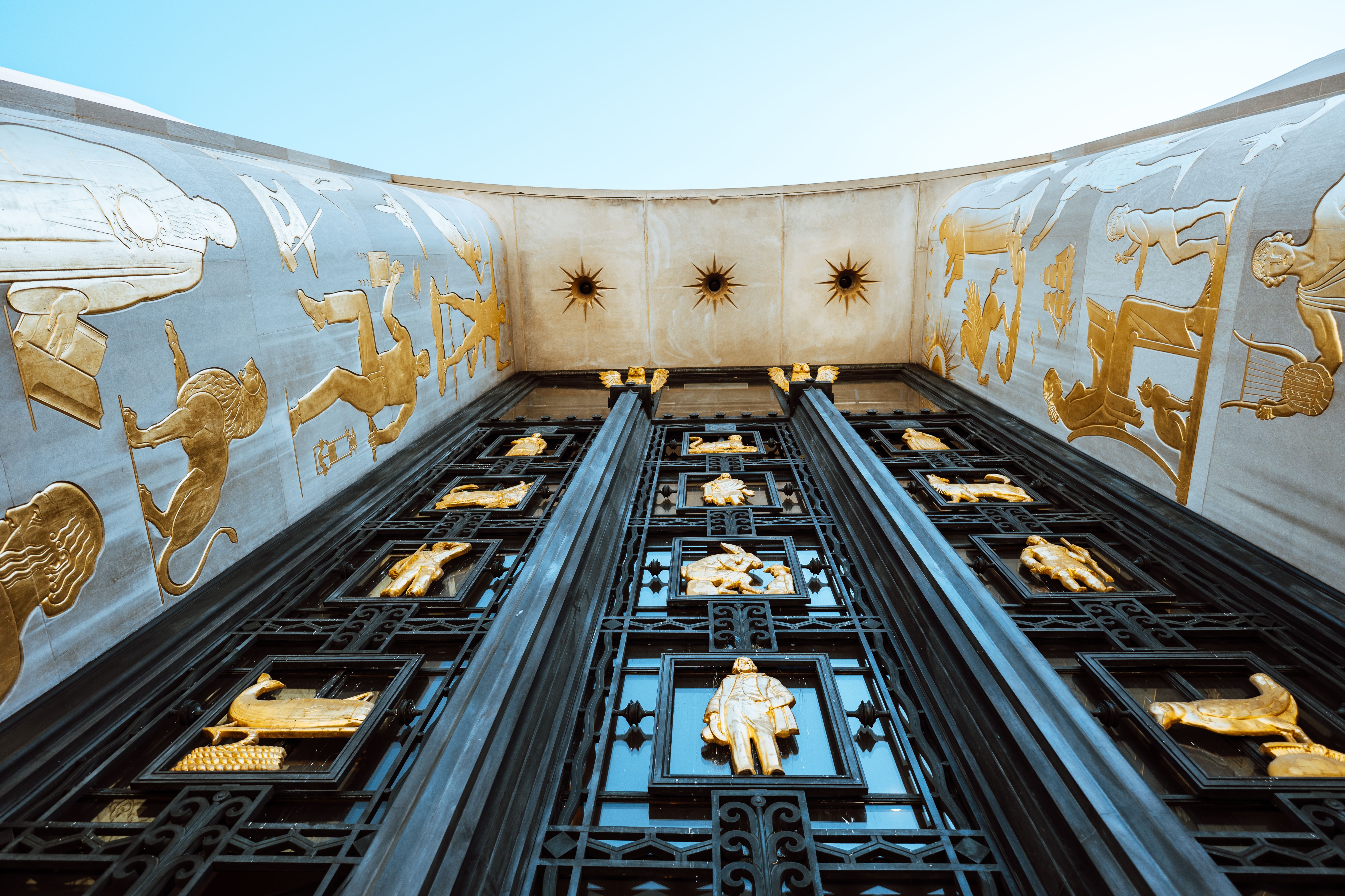 https://res.cloudinary.com/see-sight-tours/image/upload/v1787833232/strapi/NYC_Rockefeller_Center_08f969e482.jpg