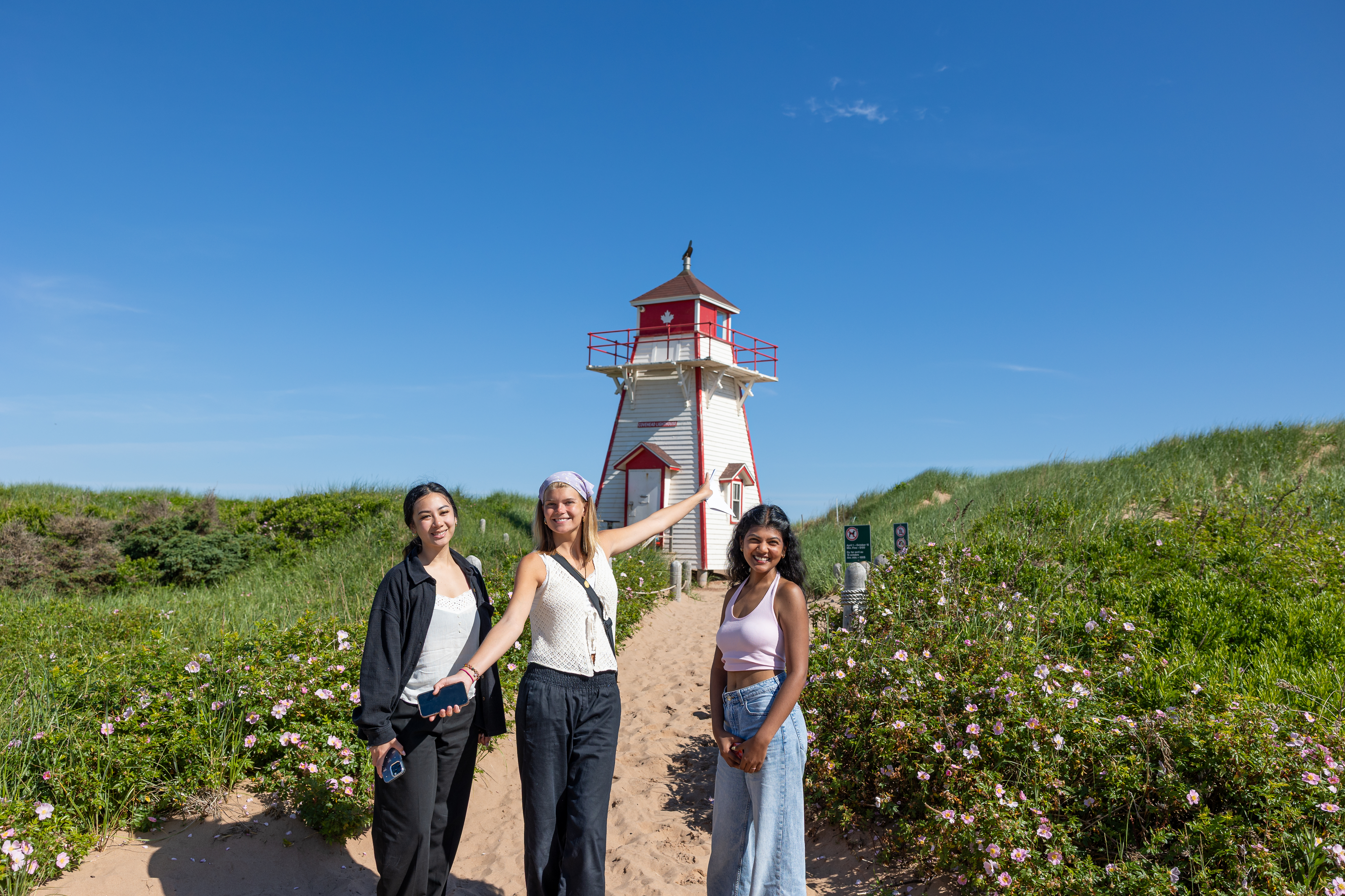https://res.cloudinary.com/see-sight-tours/image/upload/v1787920658/strapi/PEI_Covehead_Lighthouse_7912703652.jpg